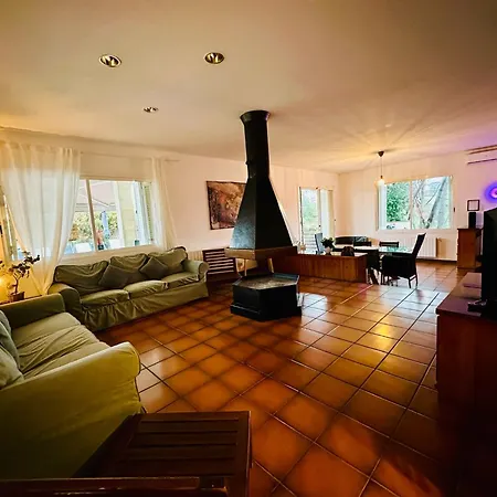 Les Canyes Cottage, Private