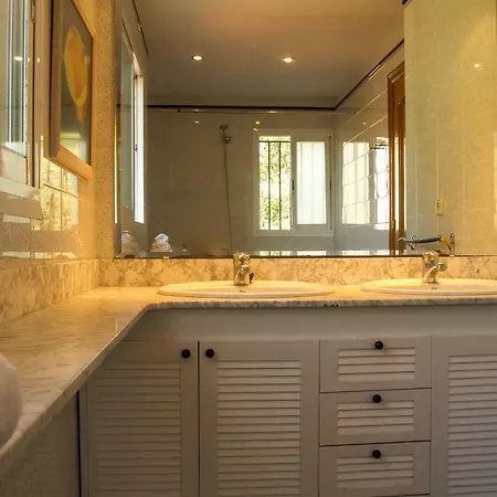 Les Canyes Cottage, Private Villa Piera