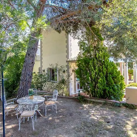 Les Canyes Cottage, Private