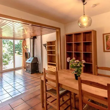 Les Canyes Cottage, Private